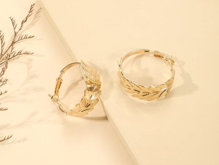 Wholesale Creative Exaggerated Metal Geometric Round Feather Hoop Earrings Online Sale