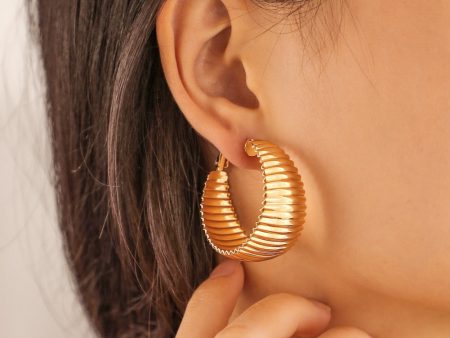 Wholesale Retro Exaggerated Gear Pattern C-Shaped Earrings For Sale