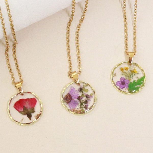 Wholesale 6pcs Moon Series Dried Flower Handmade Epoxy Pendant Necklace Online Hot Sale