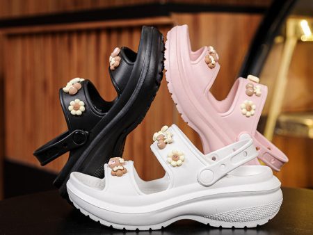 Wholesale Thick-soled Versatile Outerwear Heightening Beach Sandals Cheap