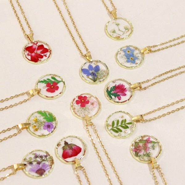 Wholesale 6pcs Moon Series Dried Flower Handmade Epoxy Pendant Necklace Online Hot Sale