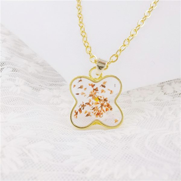 Wholesale 6pcs Handmade Resin Butterfly Shape Real Flower Four-leaf Clover Specimen Necklace Online Hot Sale