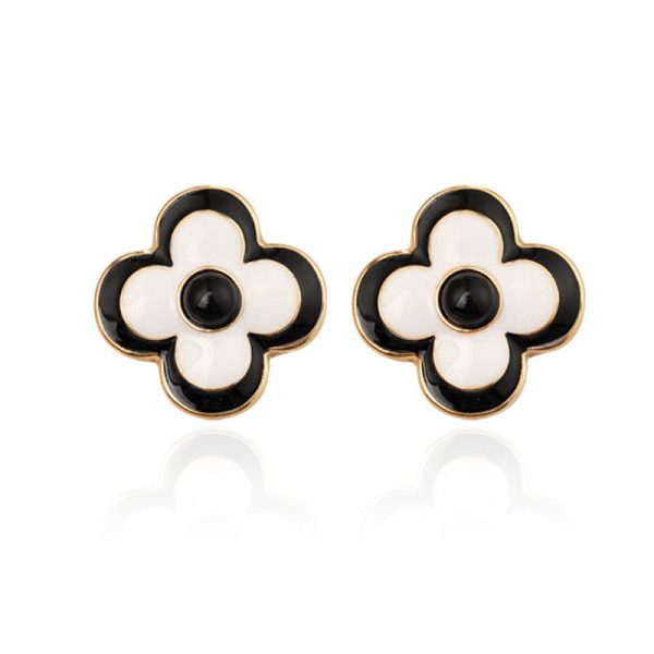 Wholesale French Retro Vintage Flower Pearl Earrings Online Sale