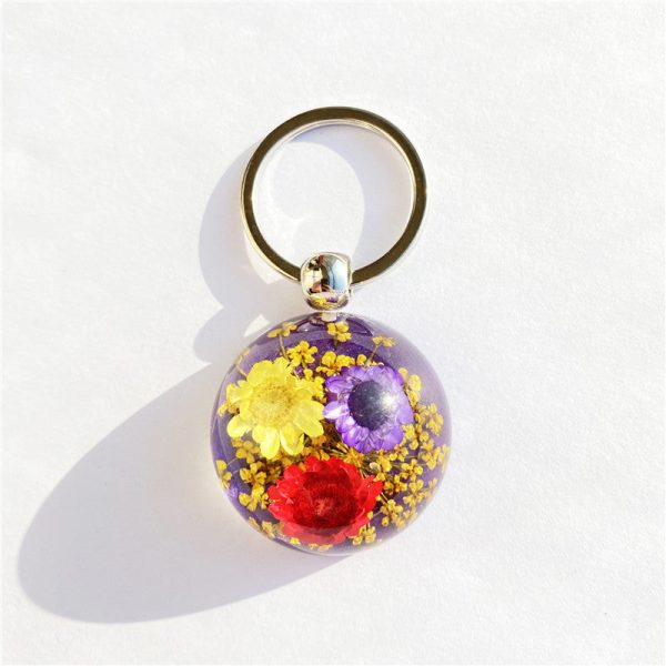 Wholesale 6pcs Hemispherical Glue Dried Flower Keychain Fashion