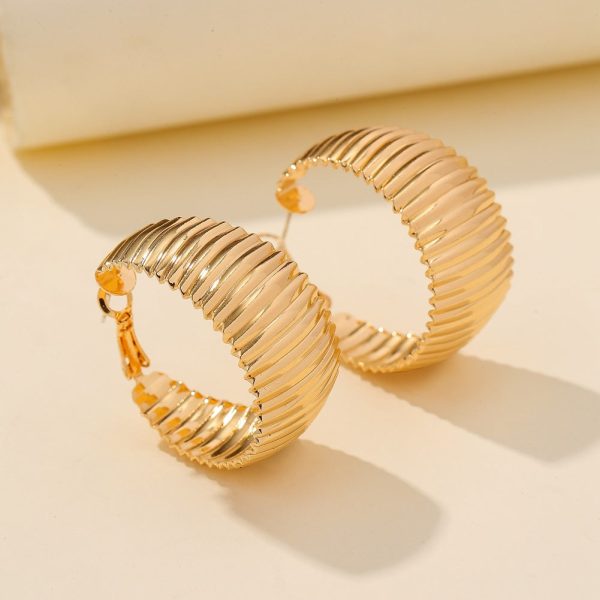 Wholesale Retro Exaggerated Gear Pattern C-Shaped Earrings For Sale