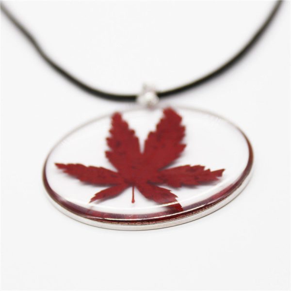 Wholesale 6pcs Resin Dripping Glue Dried Flower Maple Leaf Fashion Handmade Necklace Supply