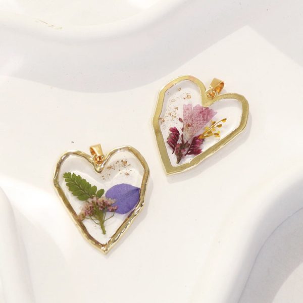 Wholesale 6pcs Irregular Love Month Flower Real Flower Pendant Resin Accessories Fashion