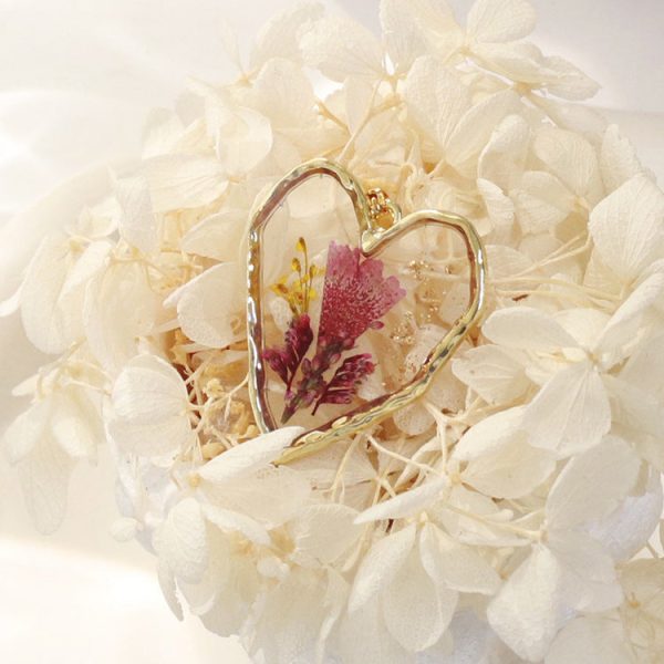 Wholesale 6pcs Irregular Love Month Flower Real Flower Pendant Resin Accessories Fashion