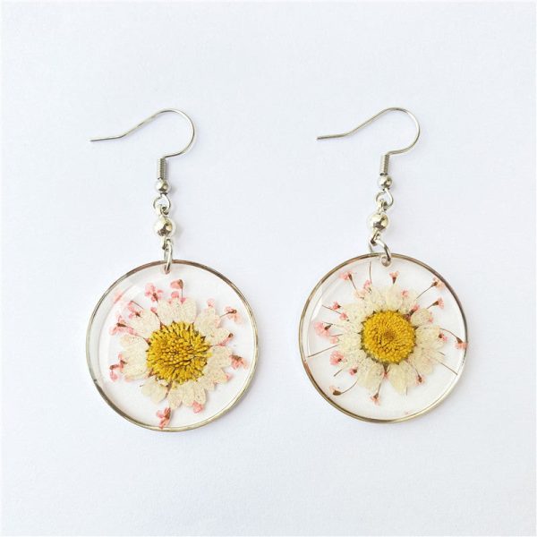 Wholesale 6pcs Resin Dripping Dried Flower Crystal Chrysanthemum Specimen Earrings Fashion