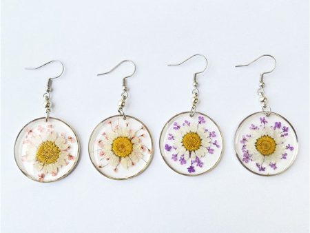 Wholesale 6pcs Resin Dripping Dried Flower Crystal Chrysanthemum Specimen Earrings Fashion