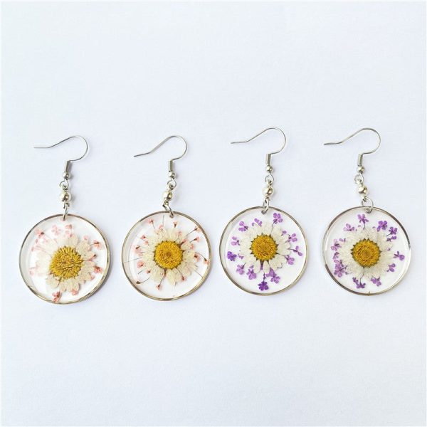 Wholesale 6pcs Resin Dripping Dried Flower Crystal Chrysanthemum Specimen Earrings Fashion